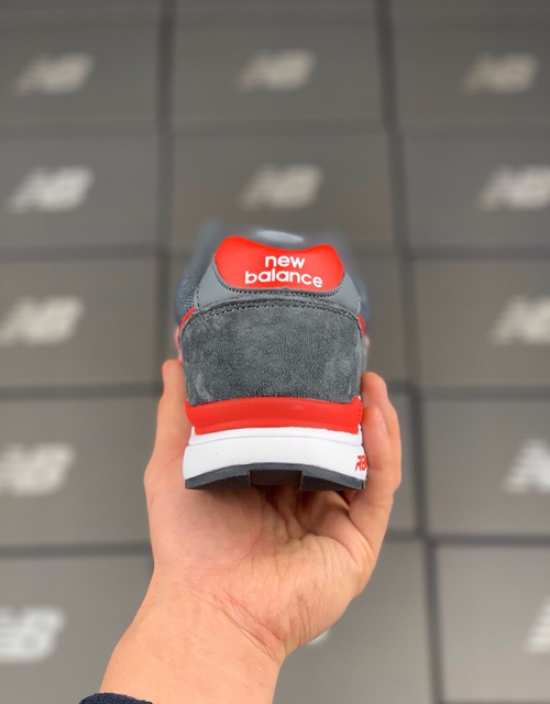 New Balance 840