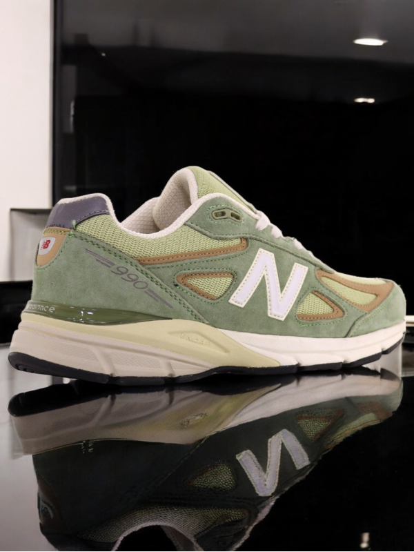 New Balance 990