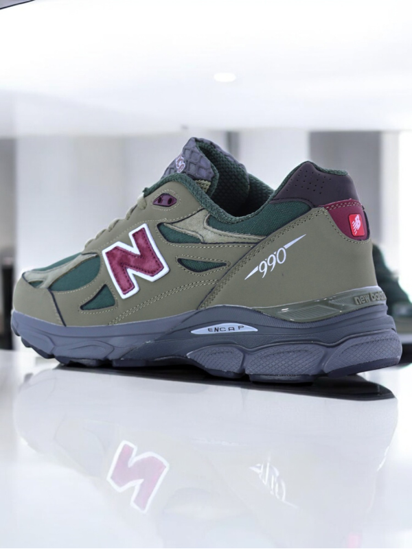 New Balance 990