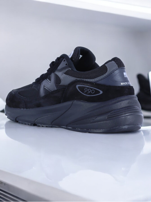 New Balance 990