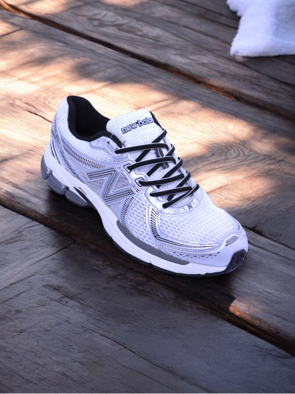 New Balance 860