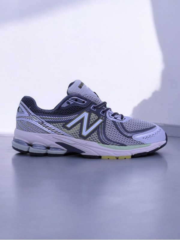 New Balance 860