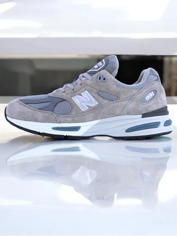 New Balance 991