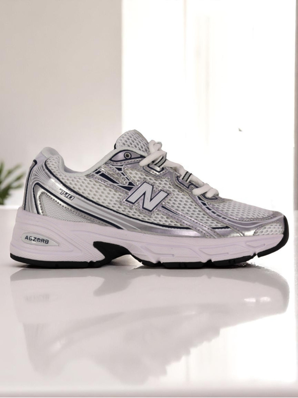 New Balance 740
