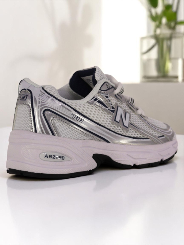 New Balance 740