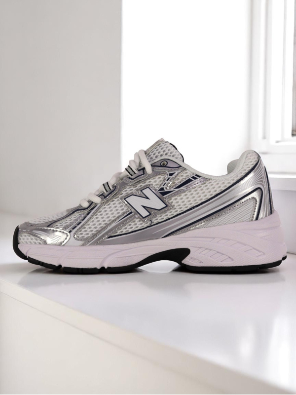 New Balance 740
