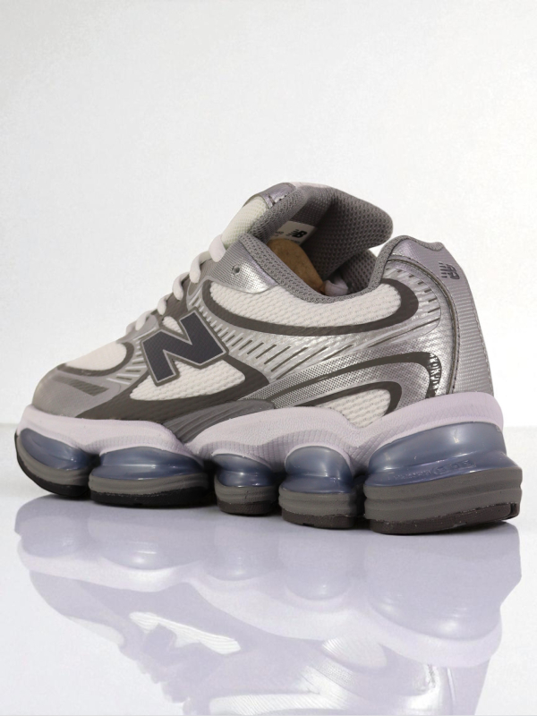 New Balance 2000