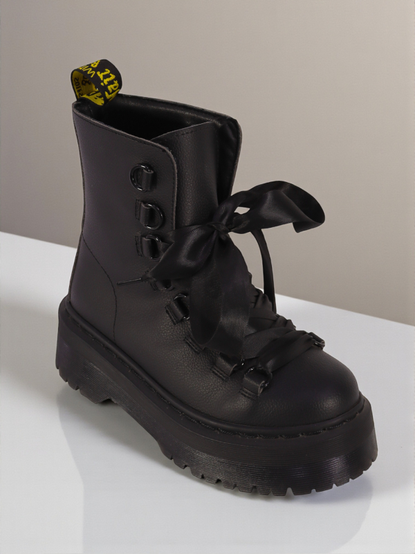 Dr. Martens Trevonna