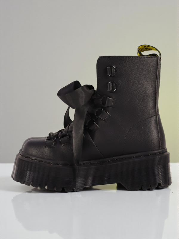 Dr. Martens Trevonna