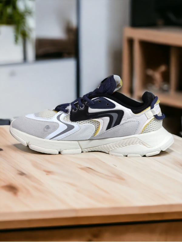 Lacoste L003 Neo