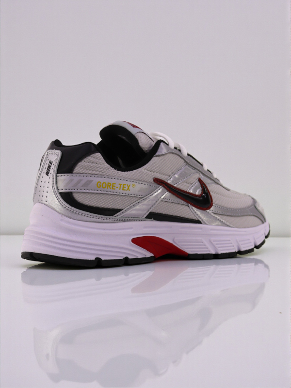 Nike Initiator