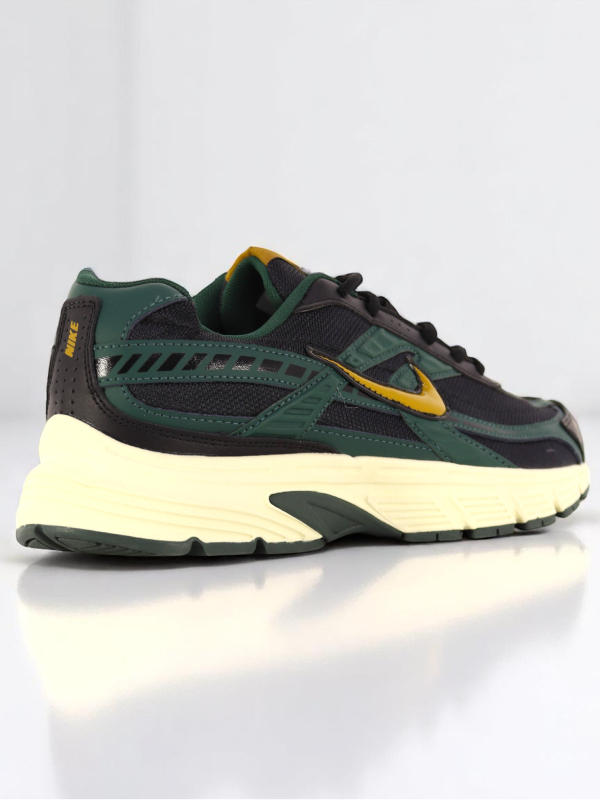 Nike Initiator