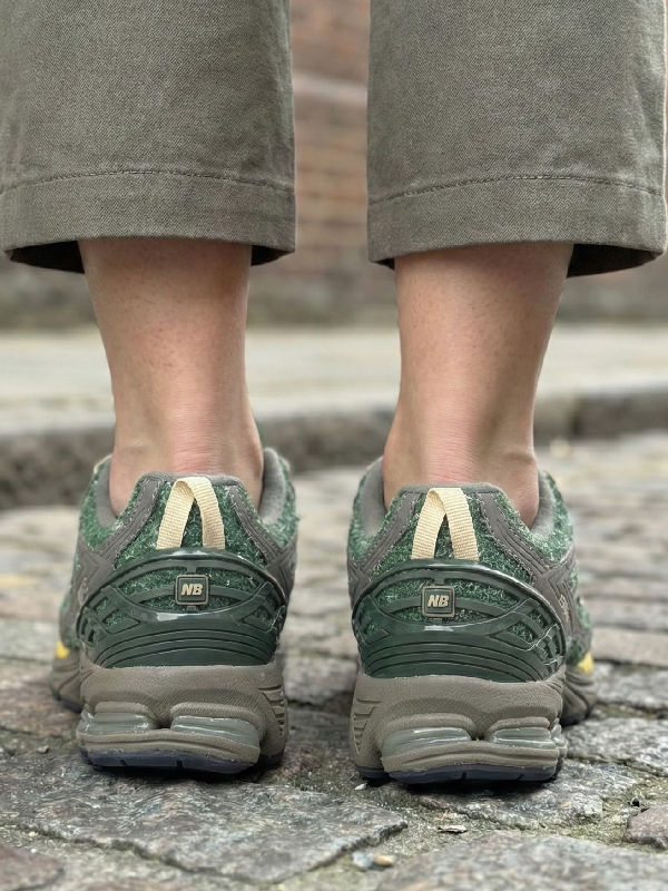 New Balance 1906